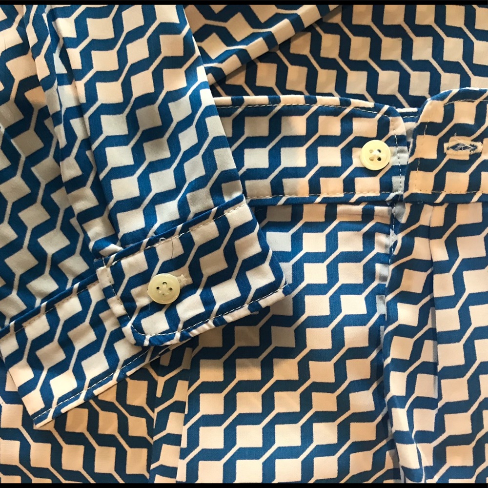 Geometric long sleeve top.